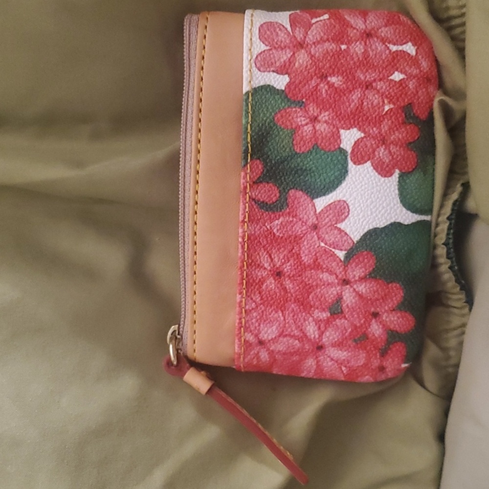 D&B gorgeous Id/Coin holder - Picture 5 of 6